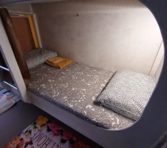 Кровать в общем номере в Гости