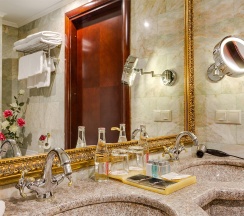 Двухкомнатный люкс в The Rooms Boutique Hotel