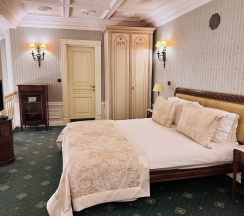 Двухэтажный номер в Taleon Imperial Hotel