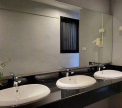 Кровать в общем номере в Terminal 58 hostel at town
