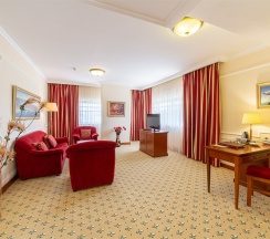 Дипломат в Валентина