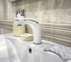 Двухместный номер Superior с балконом и с видом на море двуспальная кровать в Exclusive Hotel&Apartments