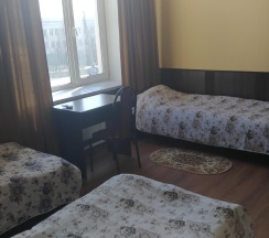 Кровать в общем мужском номере в ТарЛеон