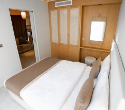 Люкс Deluxe с балконом в Bomo Suites