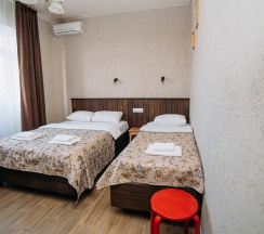 Четырехместный "Стандарт" с балконом в Крыжовник