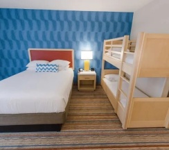 Четырёхместный номер в Howard Johnson by Wyndham Anaheim Hotel and Water Playground