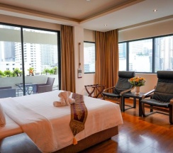 Двухместный люкс с балконом двуспальная кровать в Hotel Mermaid Bangkok
