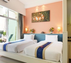 Двухместный номер Deluxe с видом на бассейн двуспальная кровать в The Beach Boutique House