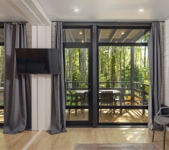 Коттедж с 1 спальней и купелью без сауны в Black Village Family