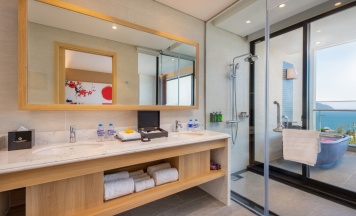 Четырёхместный номер Family с видом на океан в Курортный отель Da Nang Mikazuki Japanese Resorts and Spa