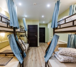 Женский номер на 8 человек с ванной комнатой. Нижнее место (ширина 120 см.) в Nice hostel Crocus