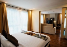 Люкс Deluxe c 1 комнатой в Отель The Bless Hotel and Residence