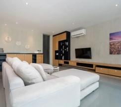 Вилла с 2 комнатами с балконом и с видом на горы в Design Duplex P10 in Natural Park Resort