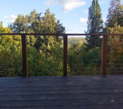 Коттедж с балконом и с красивым видом из окна в Красные Скалы