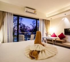 Двухместный номер Deluxe с балконом двуспальная кровать в Coral Inn