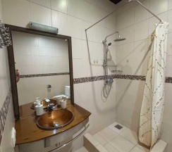 Комната стандарт с 1 двуспальной кроватью и диваном в Фортуна