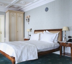 Двухэтажный номер в Taleon Imperial Hotel