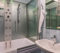 Трехместный номер "Комфорт" в Мансарда