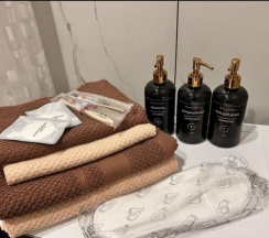 Двухместные апартаменты с 2 комнатами с балконом (двуспальная кровать) в Квартира мкр Южный 5