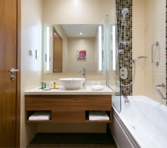 Номер категории «Комфорт» с большой кроватью (King size) в Hilton Garden Inn Volgograd