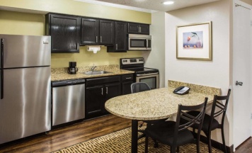 Двухместный люкс Accessible двуспальная кровать в Hawthorn Suites by Wyndham Orlando International Drive
