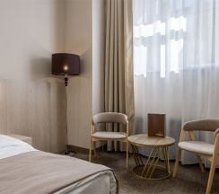 Улучшенный номер «SUPERIOR» с одной кроватью и диван-кроватью в Riverside Hotel