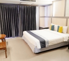 Двухместный номер Resort Wing B Superior двуспальная кровать в Seabreeze Jomtien Resort