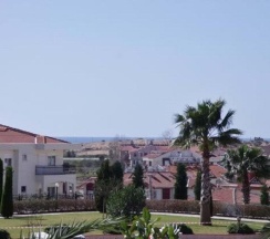 Апартаменты в Beautiful Home In Gated Side Hill community