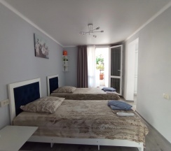 Четырёхместный номер Superior с балконом в Samira