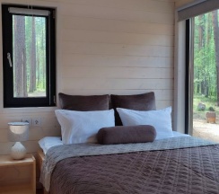 Коттедж c 1 комнатой с красивым видом из окна в Vinder Village