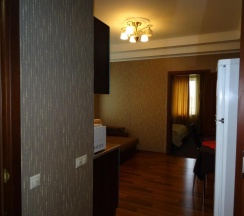 Комната люкс с 1 двуспальной кроватью и диваном в На Нагорной