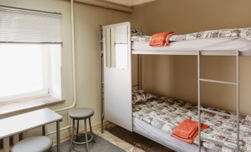 Кровать в 3-местном общем женском номере в Hostel Inn