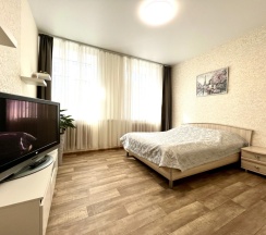 Апартаменты с красивым видом из окна в Квартира 2-комнатная Cтудия Yarapartments на Октября 11