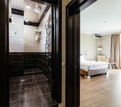 Апартаменты двухкомнатные с балконом морская сторона. Корпус 2 в Amza Парк