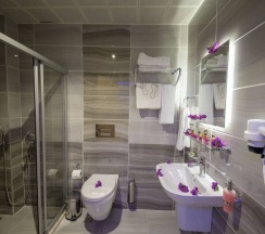 Двухместный номер Standard с балконом двуспальная кровать в Kayi Hotel