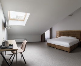 Делюкс Мансарда с двуспальной кроватью в Turris Hotel Petrovsky