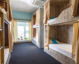 Спальное место в женском 10 местном номере в Nice Hostel