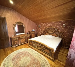 Шестиместные апартаменты с балконом в Гостевой дом