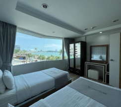 Семейный люкс с видом на море в The Beach Front Resort Pattaya  - SHA Plus