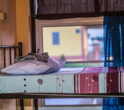 Кровать в общем номере в Karma Home Hostel