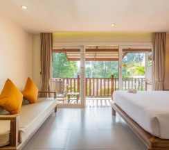 Четырёхместный номер Deluxe с балконом и с видом на сад 2 отдельные кровати в Arinara Beach Resort Phuket