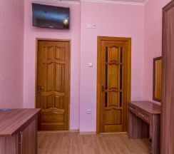 Двухместный номер Comfort с красивым видом из окна двуспальная кровать в Приазовочка