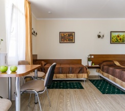 Номер «Улучшенный семейный» в коттедже, 3-х местный, однокомнатный в Виктория