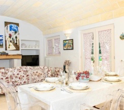 Вилла с 3 комнатами в White Stone House 61