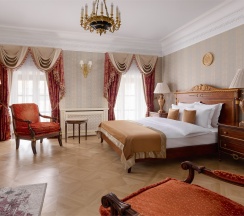 Номер с ванной на львиных лапах в Taleon Imperial Hotel
