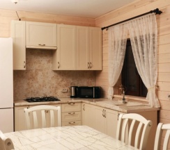 Шале c террасой с балконом в Moon House