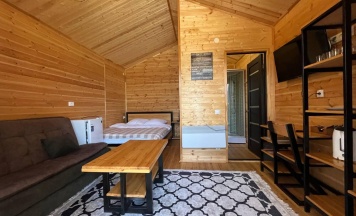 Коттедж улучшенный с 1 двуспальной кроватью и диваном в Air house Arkhyz