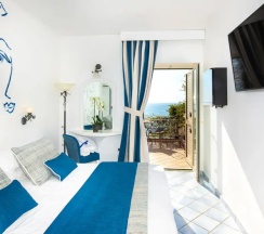 Двухместный номер Deluxe Seaview (двуспальная кровать) в Positano Art Hotel Pasitea
