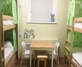 Кровать в общем номере (женский номер) (общая ванная комната) в В библиотеке
