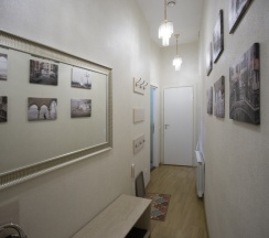 Люкс | Балерина (2+1) с высокой кроватью (180 см)  и односпальным диванчиком в Veneta rooms guesthouse